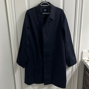 Uniqlo Men’s Medium Lightweight Trench Coat